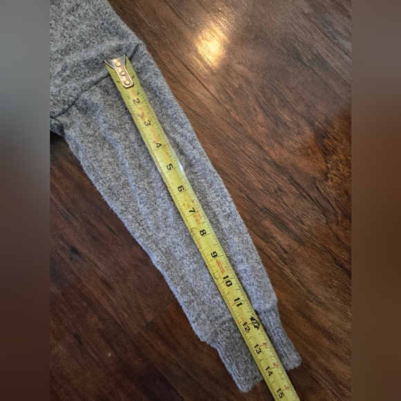 Aerie Crew Neck Cozy Gray Soft Knit Lightweight XS Sweater - Picture 7 of 9